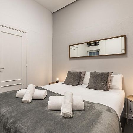 Waou Essence I Los Austrias - Corta Duracion Madrid Exterior foto